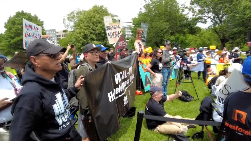 Estadounidenses atrapados en la indigencia y la crisis de vivienda